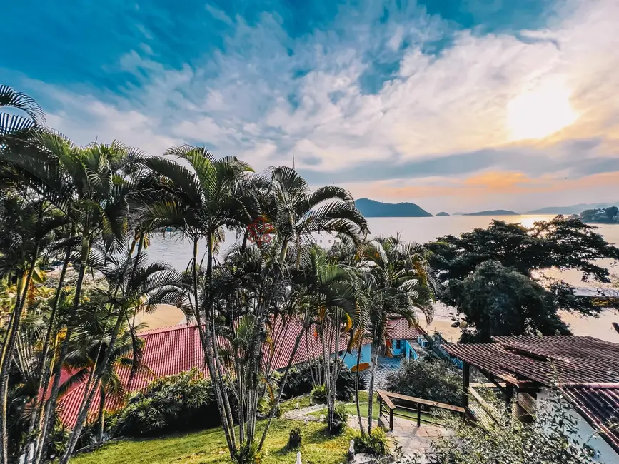 Casa com 8 quartos para alugar, 387m2 em Vila Velha, Angra Dos Reis - RJ - imagem 5 Foto 5 de Casa com 8 quartos para alugar, 387m2 em Vila Velha, Angra Dos Reis - RJ