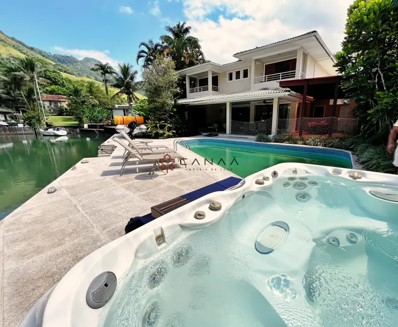 Foto 2 de Casa de Condomínio com 5 quartos à venda, 400m2 em Frade (Cunhambebe), Angra Dos Reis - RJ