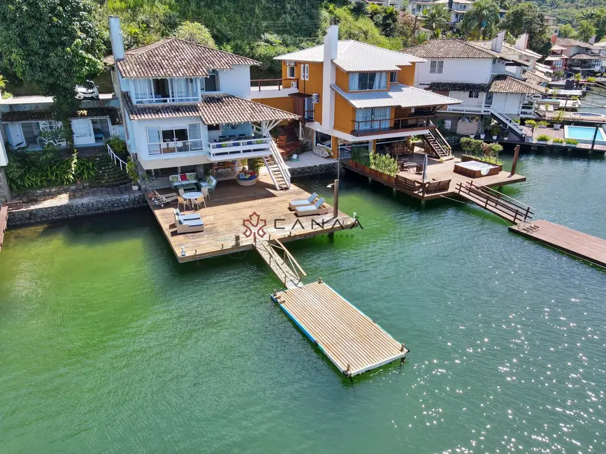Casa de Condomínio com 8 quartos para alugar, 500m2 em Itanema (Cunhambebe), Angra Dos Reis - RJ - imagem 8 Foto 8 de Casa de Condomínio com 8 quartos para alugar, 500m2 em Itanema (Cunhambebe), Angra Dos Reis - RJ