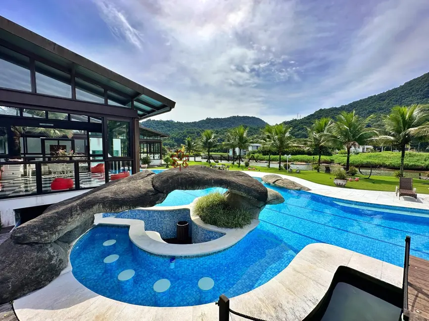 Foto 3 de Casa de Condomínio com 12 quartos à venda, 2000m2 em Mangaratiba - RJ