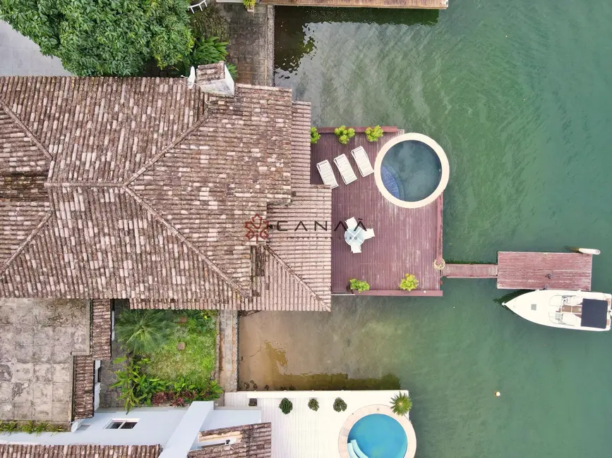 Casa de Condomínio com 7 quartos à venda, 400m2 em Itanema (Cunhambebe), Angra Dos Reis - RJ - imagem 5 Foto 5 de Casa de Condomínio com 7 quartos à venda, 400m2 em Itanema (Cunhambebe), Angra Dos Reis - RJ