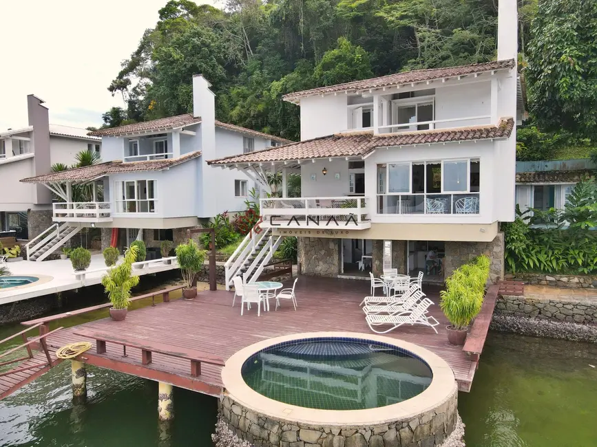 Casa de Condomínio com 7 quartos à venda, 400m2 em Itanema (Cunhambebe), Angra Dos Reis - RJ - imagem 8 Foto 8 de Casa de Condomínio com 7 quartos à venda, 400m2 em Itanema (Cunhambebe), Angra Dos Reis - RJ