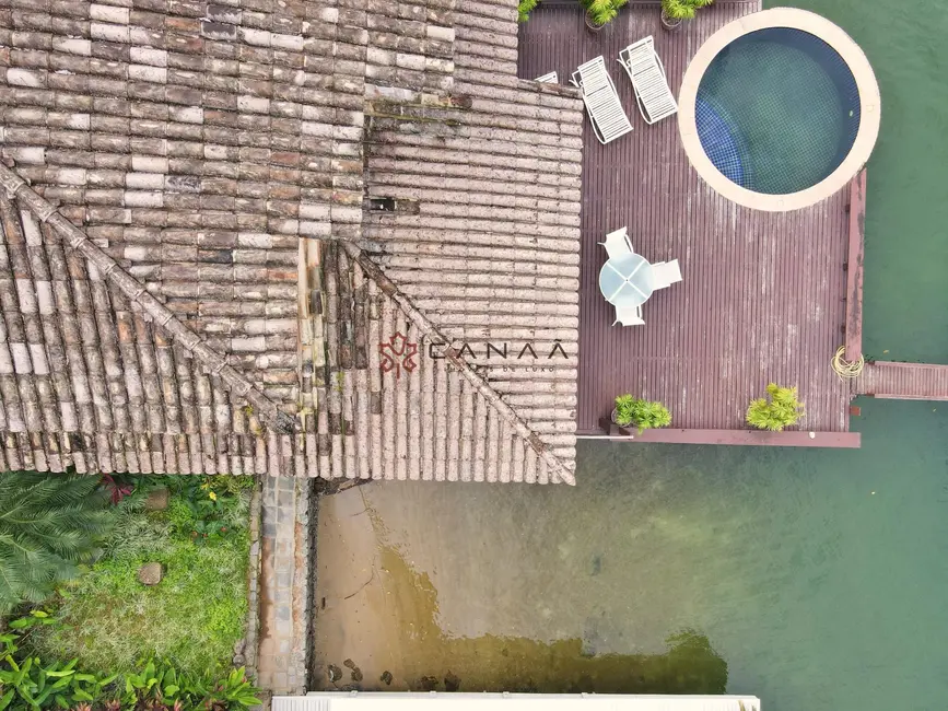 Casa de Condomínio com 7 quartos à venda, 400m2 em Itanema (Cunhambebe), Angra Dos Reis - RJ - imagem 4 Foto 4 de Casa de Condomínio com 7 quartos à venda, 400m2 em Itanema (Cunhambebe), Angra Dos Reis - RJ