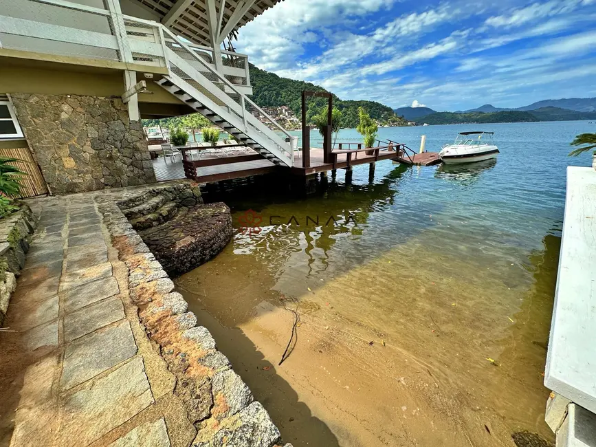 Casa de Condomínio com 7 quartos à venda, 400m2 em Itanema (Cunhambebe), Angra Dos Reis - RJ - imagem 1 Foto 1 de Casa de Condomínio com 7 quartos à venda, 400m2 em Itanema (Cunhambebe), Angra Dos Reis - RJ