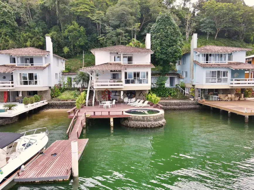 Casa de Condomínio com 7 quartos à venda, 400m2 em Itanema (Cunhambebe), Angra Dos Reis - RJ - imagem 2 Foto 2 de Casa de Condomínio com 7 quartos à venda, 400m2 em Itanema (Cunhambebe), Angra Dos Reis - RJ