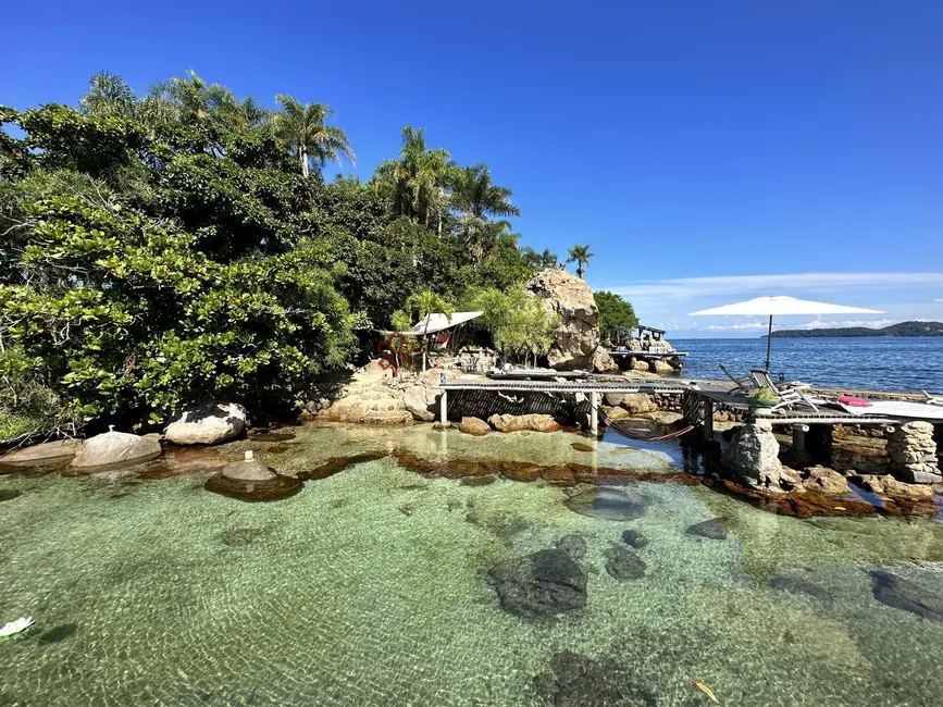Casa com 4 quartos à venda, 700m2 em Angra Dos Reis - RJ - imagem 3 Foto 3 de Casa com 4 quartos à venda, 700m2 em Angra Dos Reis - RJ