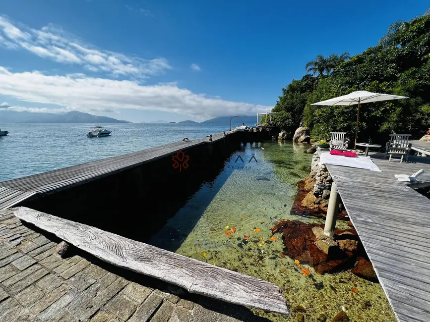 Casa com 4 quartos à venda, 700m2 em Angra Dos Reis - RJ - imagem 8 Foto 8 de Casa com 4 quartos à venda, 700m2 em Angra Dos Reis - RJ