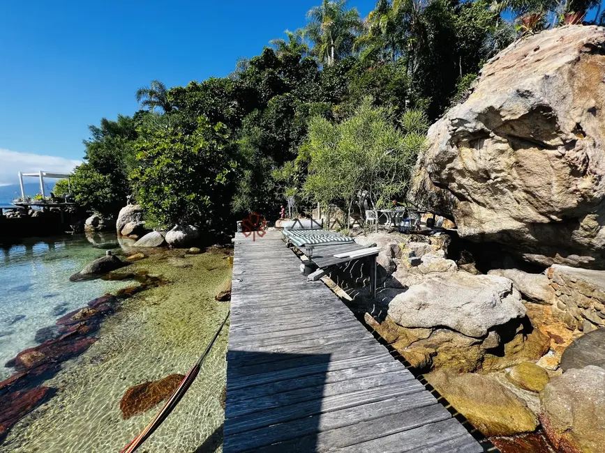 Casa com 4 quartos à venda, 700m2 em Angra Dos Reis - RJ - imagem 9 Foto 9 de Casa com 4 quartos à venda, 700m2 em Angra Dos Reis - RJ