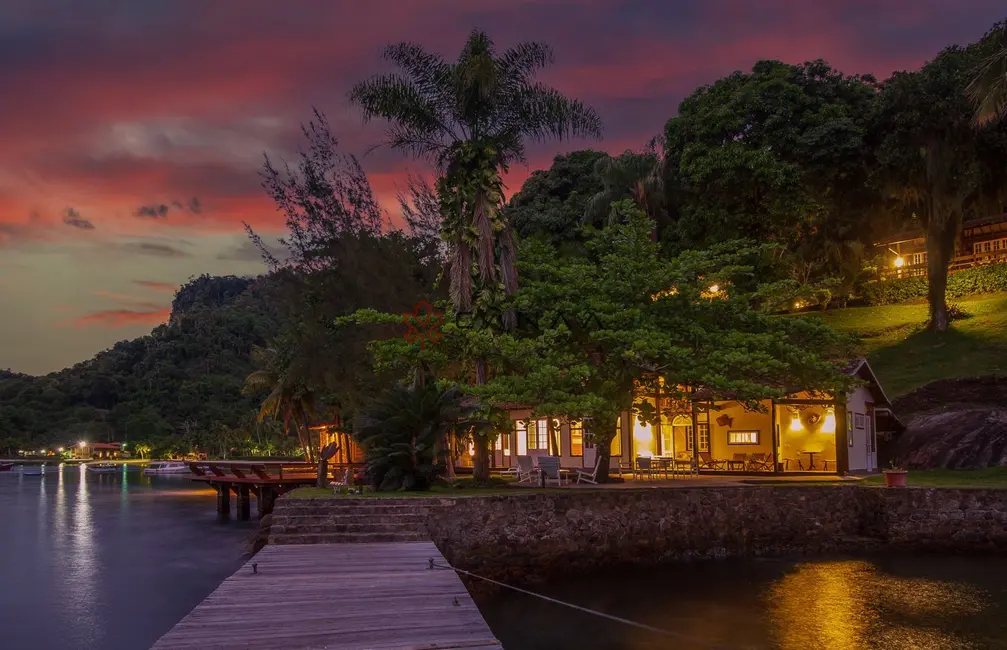 Foto 3 de Casa com 5 quartos à venda, 450m2 em Angra Dos Reis - RJ