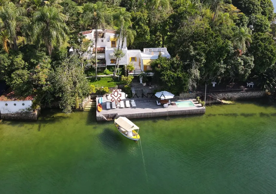 Foto 1 de Casa com 3 quartos à venda, 300m2 em Angra Dos Reis - RJ
