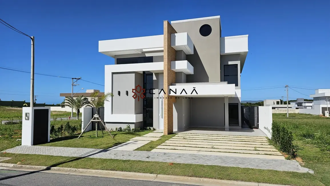 Foto 1 de Casa de Condomínio com 4 quartos à venda, 223m2 em Peró, Cabo Frio - RJ