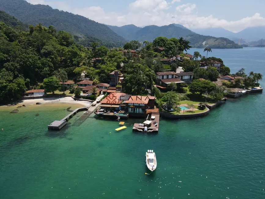 Casa de Condomínio com 7 quartos para alugar, 800m2 em Mombaça, Angra Dos Reis - RJ - imagem 8 Foto 8 de Casa de Condomínio com 7 quartos para alugar, 800m2 em Mombaça, Angra Dos Reis - RJ