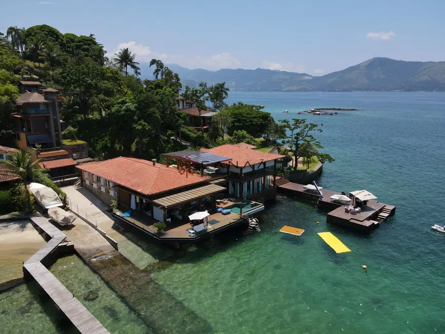 Casa de Condomínio com 7 quartos para alugar, 800m2 em Mombaça, Angra Dos Reis - RJ - imagem 2 Foto 2 de Casa de Condomínio com 7 quartos para alugar, 800m2 em Mombaça, Angra Dos Reis - RJ