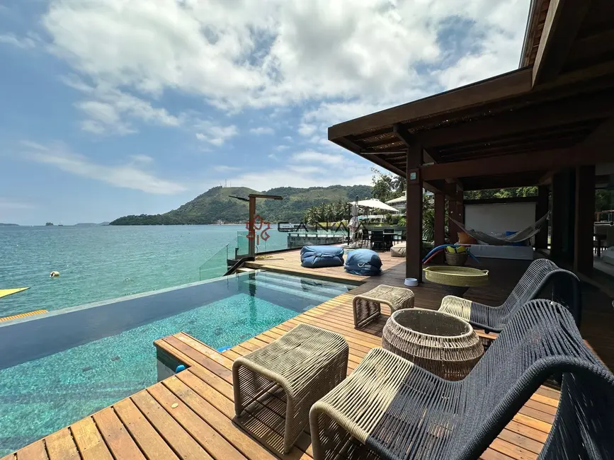 Casa de Condomínio com 7 quartos para alugar, 800m2 em Mombaça, Angra Dos Reis - RJ - imagem 9 Foto 9 de Casa de Condomínio com 7 quartos para alugar, 800m2 em Mombaça, Angra Dos Reis - RJ