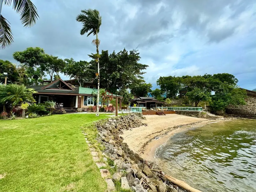 Foto 2 de Casa com 9 quartos à venda, 1000m2 em Angra Dos Reis - RJ