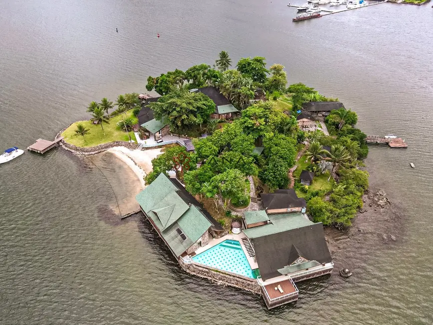 Foto 9 de Casa com 9 quartos à venda, 1000m2 em Angra Dos Reis - RJ