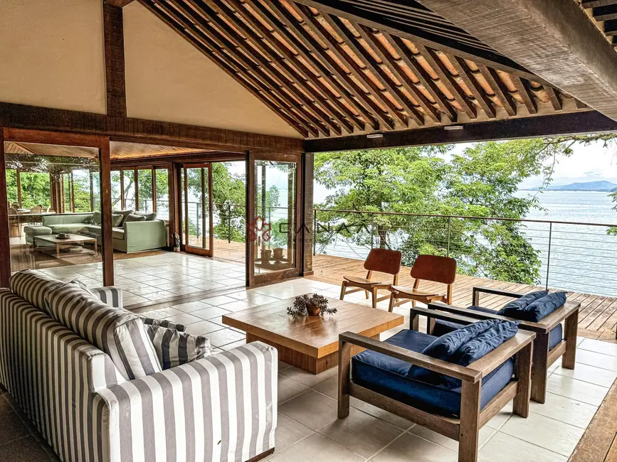 Foto 4 de Casa com 4 quartos à venda, 410m2 em Angra Dos Reis - RJ