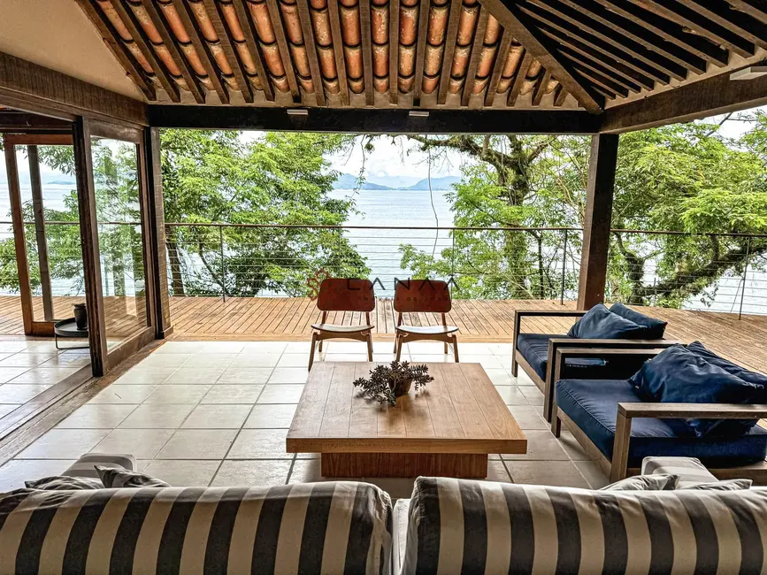 Foto 9 de Casa com 4 quartos à venda, 410m2 em Angra Dos Reis - RJ