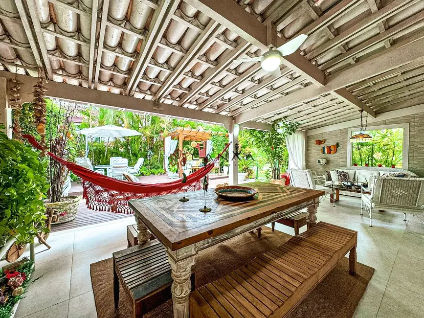 Foto 2 de Casa de Condomínio com 4 quartos à venda, 250m2 em Mombaça, Angra Dos Reis - RJ