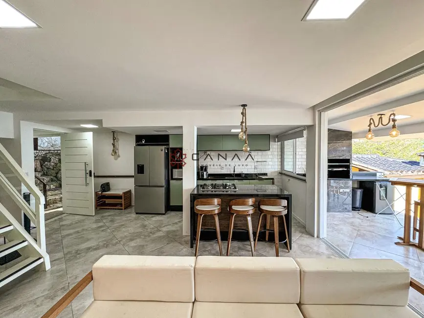 Foto 9 de Casa de Condomínio com 4 quartos à venda, 160m2 em Itanema (Cunhambebe), Angra Dos Reis - RJ