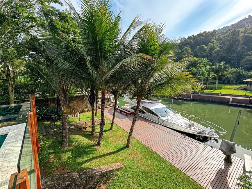 Casa de Condomínio com 5 quartos para alugar, 500m2 em Portogalo, Angra Dos Reis - RJ - imagem 2 Foto 2 de Casa de Condomínio com 5 quartos para alugar, 500m2 em Portogalo, Angra Dos Reis - RJ