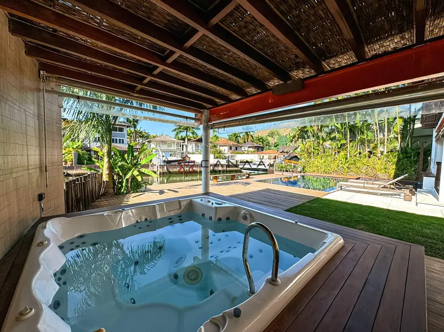 Casa de Condomínio com 4 quartos para alugar, 600m2 em Frade (Cunhambebe), Angra Dos Reis - RJ - imagem 7 Foto 7 de Casa de Condomínio com 4 quartos para alugar, 600m2 em Frade (Cunhambebe), Angra Dos Reis - RJ