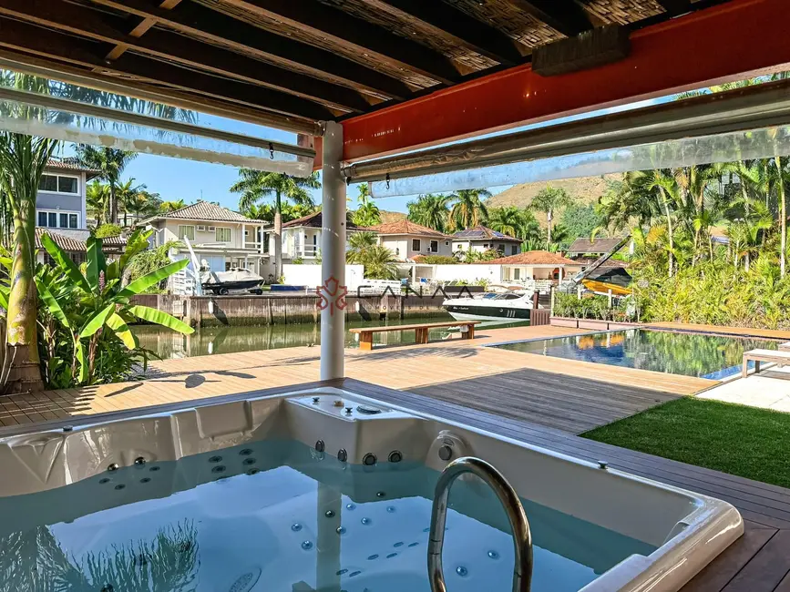 Casa de Condomínio com 4 quartos para alugar, 600m2 em Frade (Cunhambebe), Angra Dos Reis - RJ - imagem 6 Foto 6 de Casa de Condomínio com 4 quartos para alugar, 600m2 em Frade (Cunhambebe), Angra Dos Reis - RJ