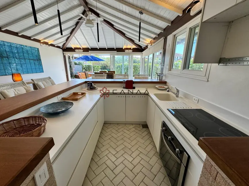 Foto 4 de Casa de Condomínio com 4 quartos à venda, 200m2 em Frade (Cunhambebe), Angra Dos Reis - RJ