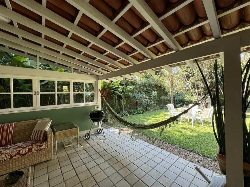 Casa de Condomínio com 4 quartos para alugar, 300m2 em Mombaça, Angra Dos Reis - RJ - imagem 8 Foto 8 de Casa de Condomínio com 4 quartos para alugar, 300m2 em Mombaça, Angra Dos Reis - RJ