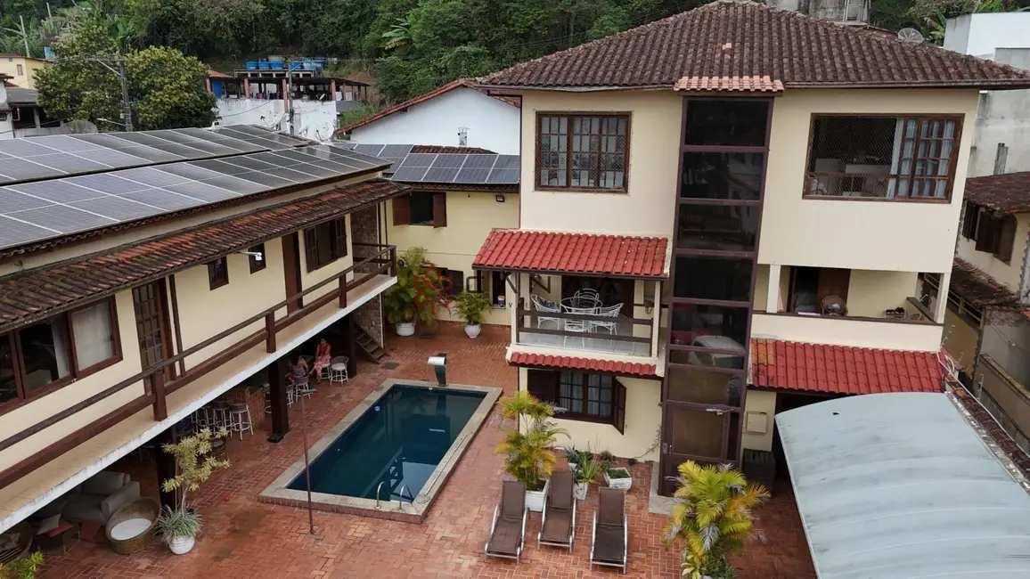 Casa com 8 quartos à venda, 400m2 em Enseada, Angra Dos Reis - RJ - imagem 2 Foto 2 de Casa com 8 quartos à venda, 400m2 em Enseada, Angra Dos Reis - RJ
