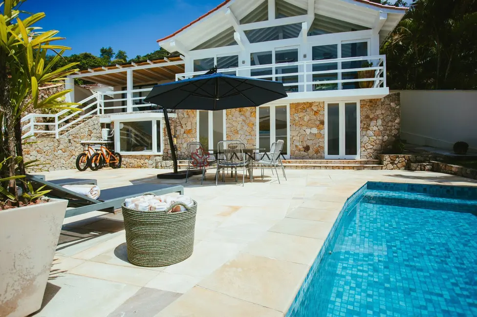 Foto 2 de Casa de Condomínio com 7 quartos à venda, 500m2 em Mombaça, Angra Dos Reis - RJ