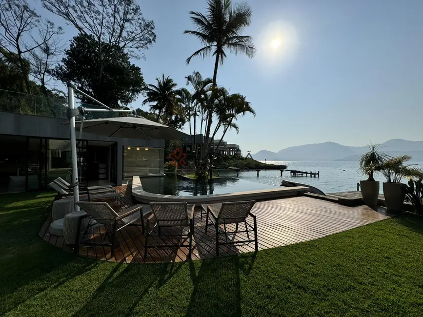 Casa com 7 quartos para alugar, 1200m2 em Ponta Leste, Angra Dos Reis - RJ - imagem 3 Foto 3 de Casa com 7 quartos para alugar, 1200m2 em Ponta Leste, Angra Dos Reis - RJ