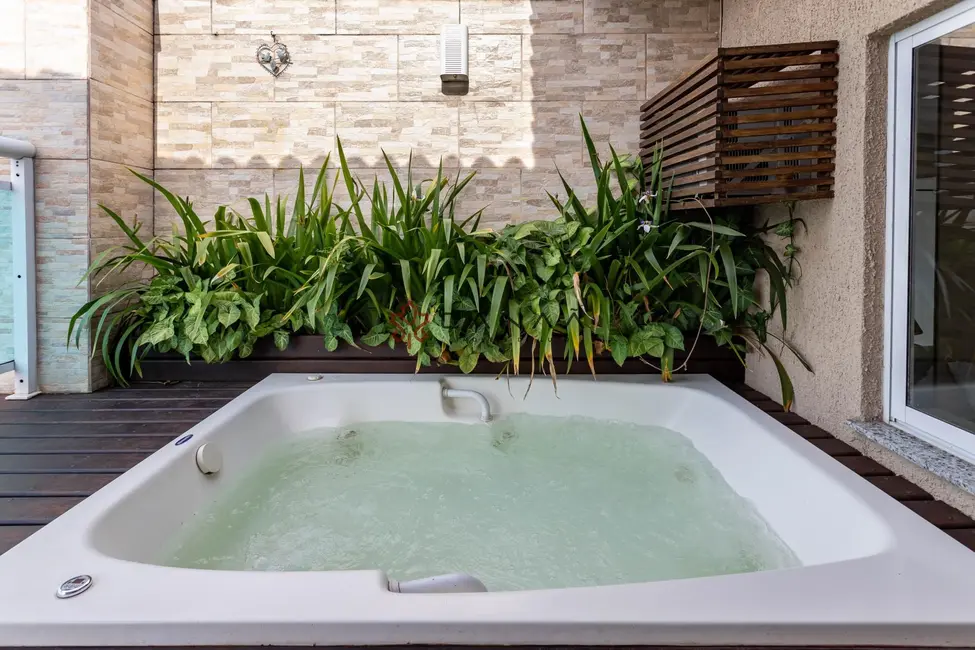 Cobertura com 3 quartos para alugar, 145m2 em Centro, Mangaratiba - RJ - imagem 8 Foto 8 de Cobertura com 3 quartos para alugar, 145m2 em Centro, Mangaratiba - RJ