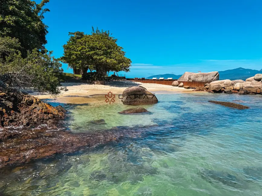 Casa de Condomínio com 6 quartos para alugar, 840m2 em Portogalo, Angra Dos Reis - RJ - imagem 3 Foto 3 de Casa de Condomínio com 6 quartos para alugar, 840m2 em Portogalo, Angra Dos Reis - RJ