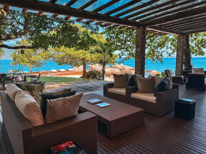 Casa de Condomínio com 6 quartos para alugar, 840m2 em Portogalo, Angra Dos Reis - RJ - imagem 4 Foto 4 de Casa de Condomínio com 6 quartos para alugar, 840m2 em Portogalo, Angra Dos Reis - RJ