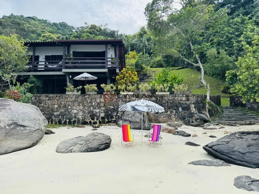 Foto 1 de Casa de Condomínio com 5 quartos para alugar, 350m2 em Mombaça, Angra Dos Reis - RJ