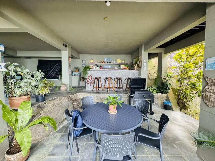 Casa de Condomínio com 5 quartos para alugar, 350m2 em Mombaça, Angra Dos Reis - RJ - imagem 9 Foto 9 de Casa de Condomínio com 5 quartos para alugar, 350m2 em Mombaça, Angra Dos Reis - RJ