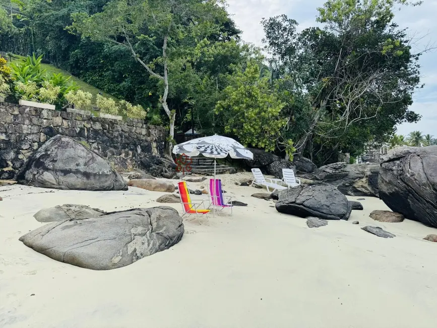 Casa de Condomínio com 5 quartos para alugar, 350m2 em Mombaça, Angra Dos Reis - RJ - imagem 4 Foto 4 de Casa de Condomínio com 5 quartos para alugar, 350m2 em Mombaça, Angra Dos Reis - RJ