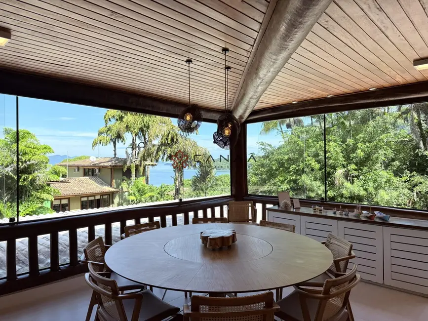 Foto 2 de Casa de Condomínio com 4 quartos à venda, 240m2 em Mombaça, Angra Dos Reis - RJ