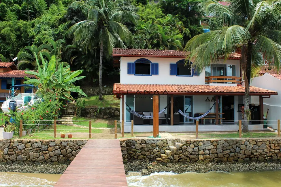 Foto 1 de Casa com 3 quartos à venda, 211m2 em Ponta do Sapê (Cunhambebe), Angra Dos Reis - RJ