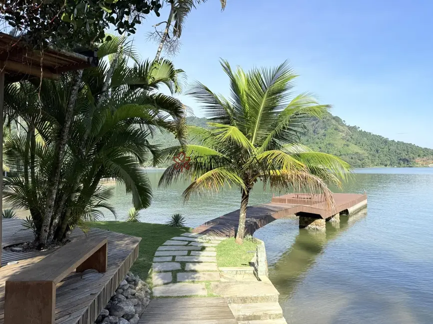 Casa com 4 quartos para alugar, 350m2 em Ponta do Sapê (Cunhambebe), Angra Dos Reis - RJ - imagem 4 Foto 4 de Casa com 4 quartos para alugar, 350m2 em Ponta do Sapê (Cunhambebe), Angra Dos Reis - RJ