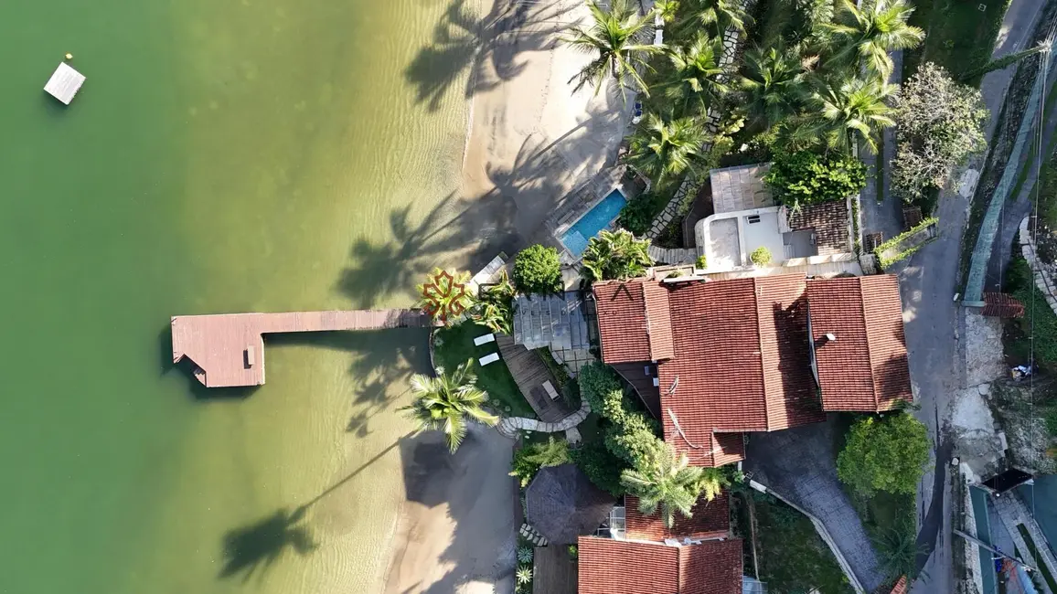 Foto 2 de Casa com 4 quartos para alugar, 350m2 em Ponta do Sapê (Cunhambebe), Angra Dos Reis - RJ