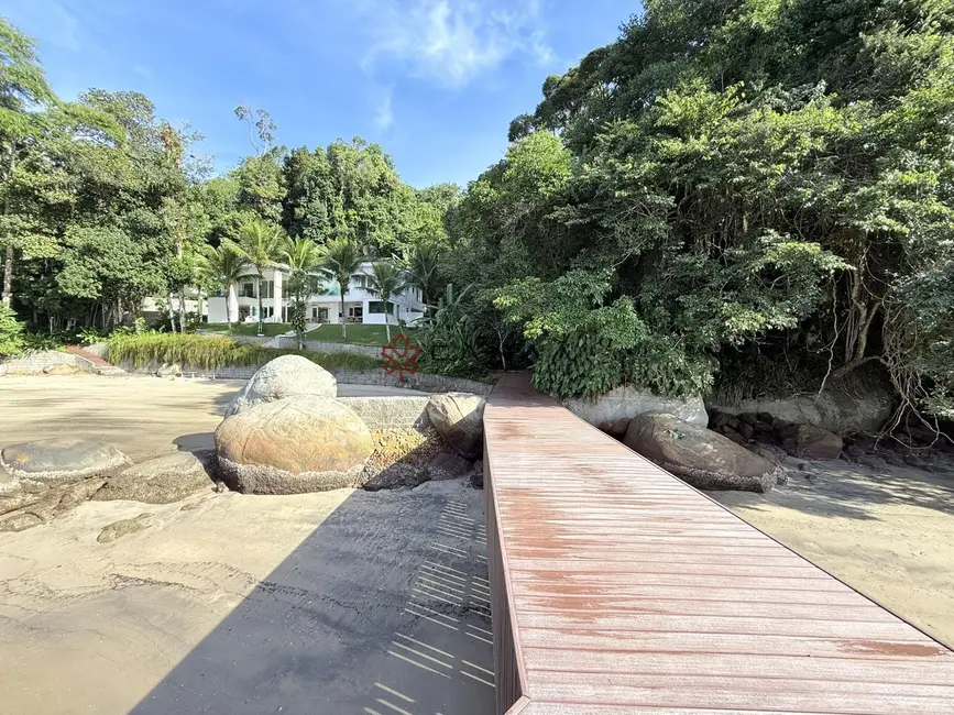 Casa com 5 quartos para alugar, 1000m2 em Piraquara (Cunhambebe), Angra Dos Reis - RJ - imagem 4 Foto 4 de Casa com 5 quartos para alugar, 1000m2 em Piraquara (Cunhambebe), Angra Dos Reis - RJ