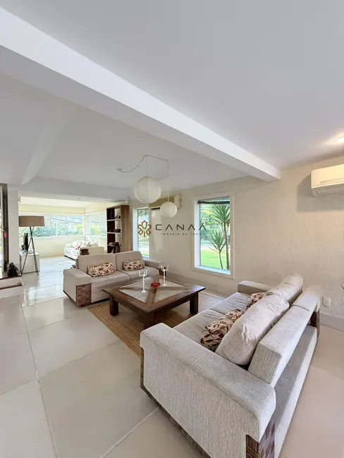 Casa de Condomínio com 4 quartos para alugar, 200m2 em Mombaça, Angra Dos Reis - RJ - imagem 7 Foto 7 de Casa de Condomínio com 4 quartos para alugar, 200m2 em Mombaça, Angra Dos Reis - RJ