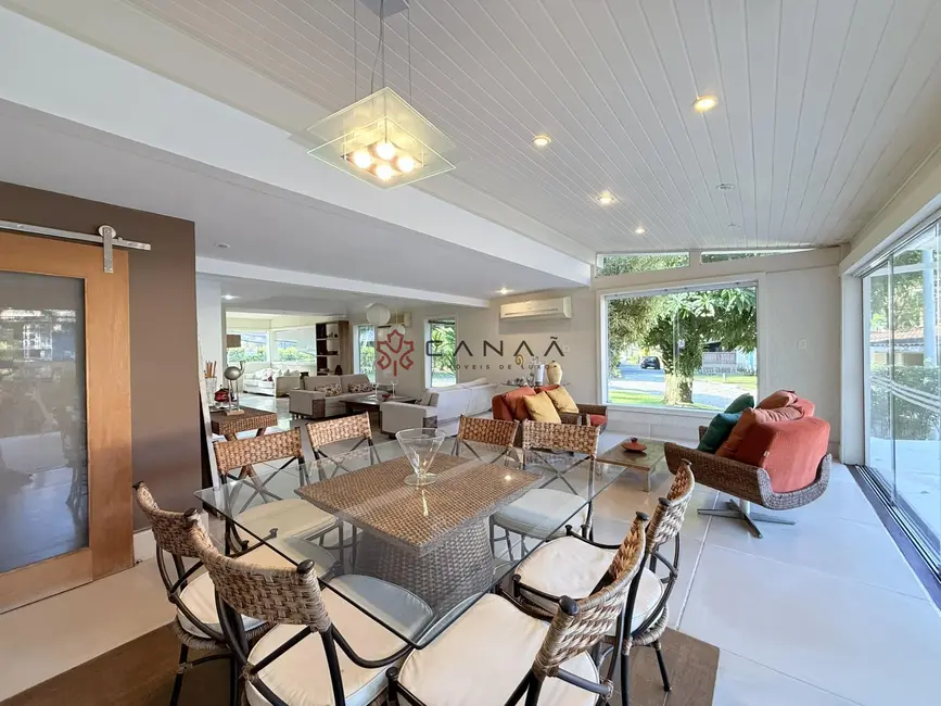 Casa de Condomínio com 4 quartos para alugar, 200m2 em Mombaça, Angra Dos Reis - RJ - imagem 5 Foto 5 de Casa de Condomínio com 4 quartos para alugar, 200m2 em Mombaça, Angra Dos Reis - RJ