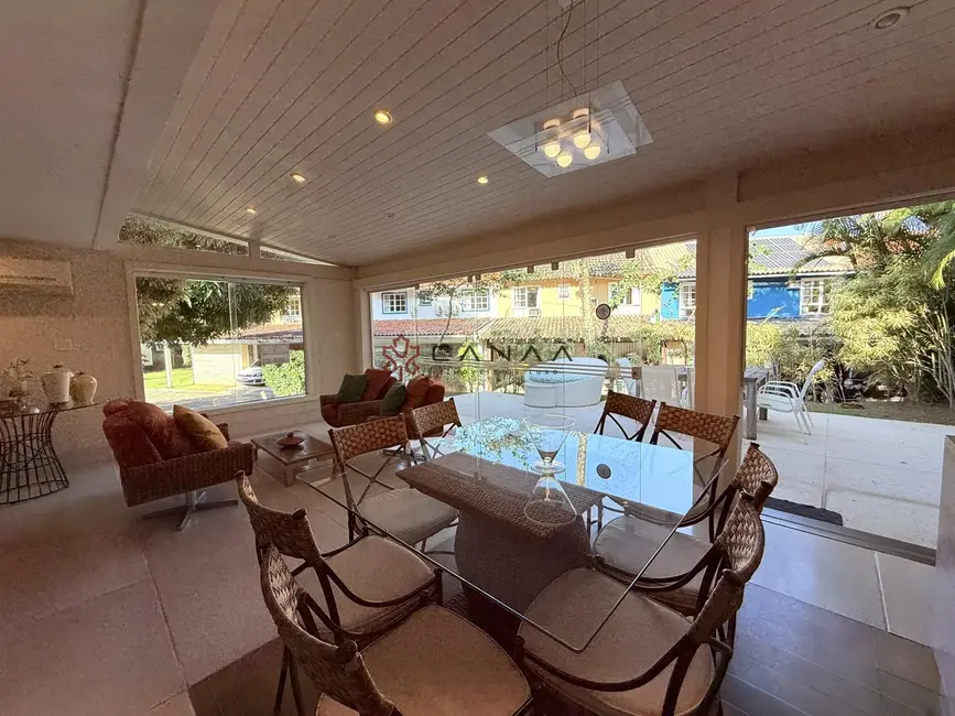 Casa de Condomínio com 4 quartos para alugar, 200m2 em Mombaça, Angra Dos Reis - RJ - imagem 4 Foto 4 de Casa de Condomínio com 4 quartos para alugar, 200m2 em Mombaça, Angra Dos Reis - RJ