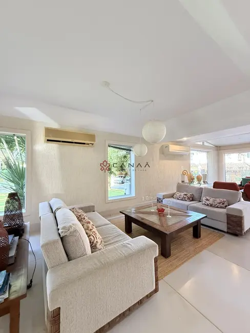 Casa de Condomínio com 4 quartos para alugar, 200m2 em Mombaça, Angra Dos Reis - RJ - imagem 6 Foto 6 de Casa de Condomínio com 4 quartos para alugar, 200m2 em Mombaça, Angra Dos Reis - RJ