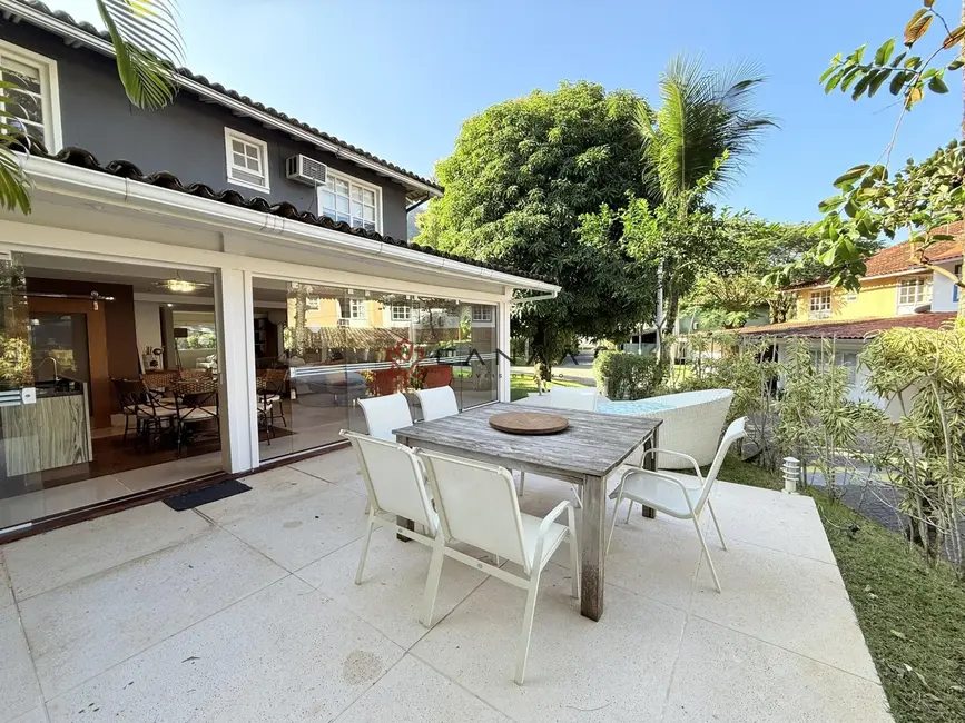 Foto 1 de Casa de Condomínio com 4 quartos para alugar, 200m2 em Mombaça, Angra Dos Reis - RJ