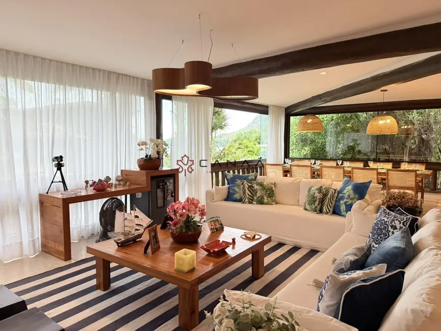 Casa de Condomínio com 4 quartos para alugar, 300m2 em Mombaça, Angra Dos Reis - RJ - imagem 8 Foto 8 de Casa de Condomínio com 4 quartos para alugar, 300m2 em Mombaça, Angra Dos Reis - RJ