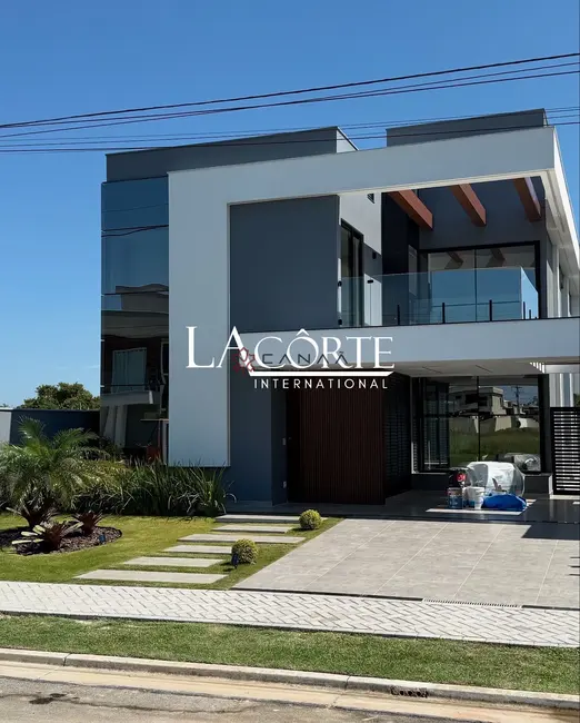 Foto 2 de Casa de Condomínio com 3 quartos à venda, 350m2 em Ogiva, Cabo Frio - RJ